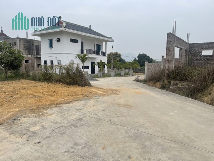 CẦN BÁN em hoa hậu 2000m 300m thổ cư tại Đồng Sầm - Nhuận Trạch - Lương Sơn - Hòa Bình giá 5,x