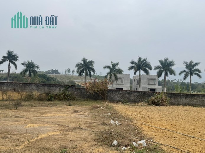 CẦN BÁN em hoa hậu 2000m 300m thổ cư tại Đồng Sầm - Nhuận Trạch - Lương Sơn - Hòa Bình giá 5,x