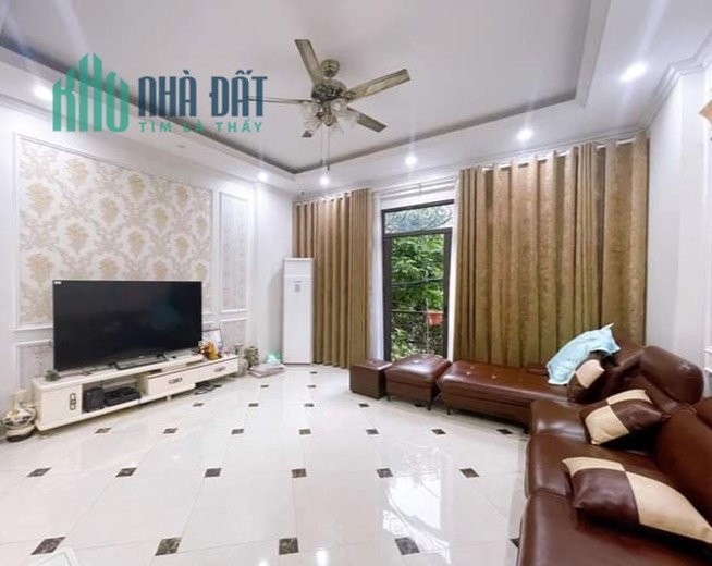 SIÊU HẠ GIÁ chỉ 10.5 tỷ nhà Trần Quốc Hoàn Cầu Giấy 52m x 5T vỉa hè, ô tô, kinh doanh
