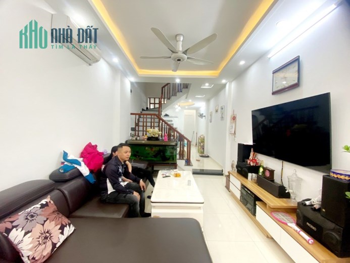 Bán nhà ngõ 213 Thiên Lôi 47m x 3 tầng độc lập tặng 15m sân cổng riêng, GIÁ 2.45 tỉ
