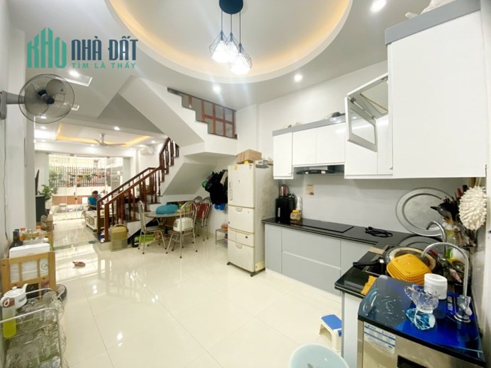 Bán nhà ngõ 213 Thiên Lôi 47m x 3 tầng độc lập tặng 15m sân cổng riêng, GIÁ 2.45 tỉ
