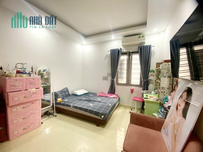 Bán nhà ngõ 213 Thiên Lôi 47m x 3 tầng độc lập tặng 15m sân cổng riêng, GIÁ 2.45 tỉ