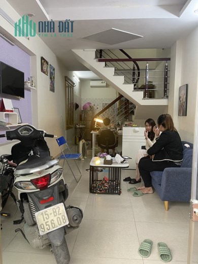 Bán gấp căn nhà 3,5 tầng 3 ngủ ngõ 409 Miếu Hai Xã GIÁ 1.75 tỉ quá hợp lý