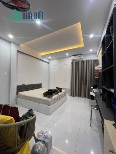 Ngộp Bán Nhà Lạc Long Quân P8 - 4 tấm - Hẻm 8m KD