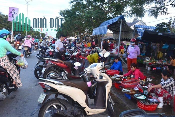 Gấp! Gồng lãi không nổi bán gấp góc 2MT 2675m2 ngay chợ dân đông giá 320 triệu/sổ