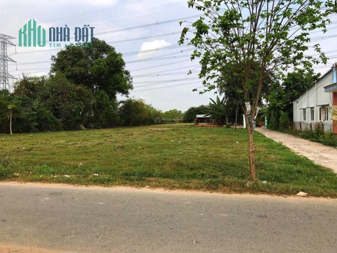 Gấp! Gồng lãi không nổi bán gấp góc 2MT 2675m2 ngay chợ dân đông giá 320 triệu/sổ