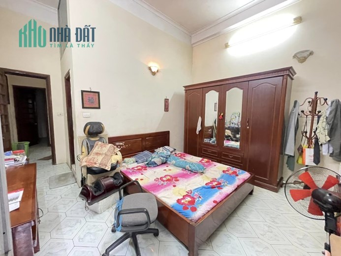 1. Bán nhà Cầu giấy , vị trí siêu đắc địa , Ô tô đõ cửa , 58m, 10.5 tỷ ----