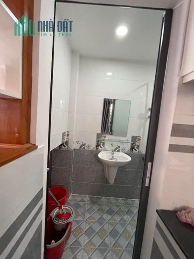 Bán nhà Hẻm xe hơi Đinh Bộ Lĩnh, Đối diên BX Miền Đông, 70m2 Chỉ 6.5 tỷ, Gần mặt tiền