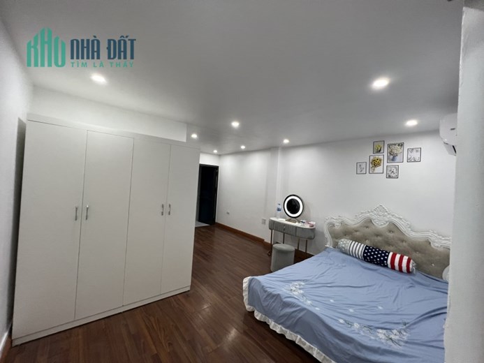 Bán nhà Dương Quảng Hàm, Cầu Giấy 36m2x4tầng,  mặt tiền 4,5m, vài bước ra phố- giá 4,9tỷ
