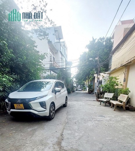 CHÍNH CHỦ BÁN NHÀ HẺM XE HƠI  CÔNG HÒA, NHÀ 3 TẦNG ĐÚC MỚI 60 M2 GIÁ CHỈ  4.5  TỶ