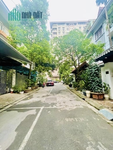 Biệt thự lô góc, phân lô, ô tô tránh, full nội thất, 104X4T Đội Nhân Ba Đình, 2x tỷ.