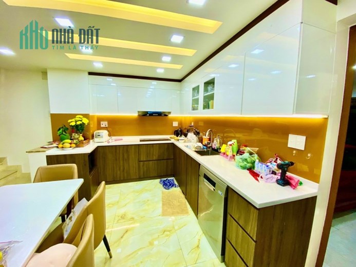 Bán Biệt thự - Trịnh Đình Trọng, Tân Phú, 116m2, 5 tầng, 5PN Chỉ 15,5 tỷ