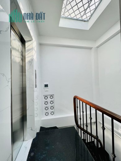Chạm đáy! Nhân Chính, 2 thoáng, siêu đẹp, ngõ nông, ba gác tránh, 30m x 5T, chỉ 3.35 tỷ