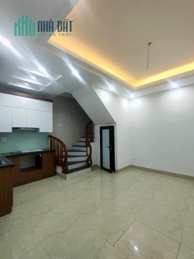 Bán nhà Hoàng Như Tiếp, Long Biên, Nhà đẹp ở ngay, khu vực sầm uất, dân trí cao. 35 m2, 3,3 tỷ.
