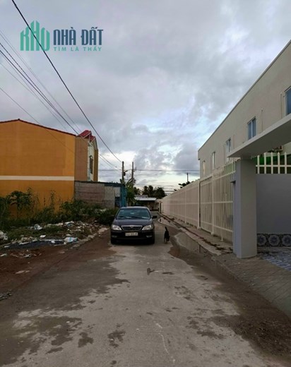 BÁN NHÀ MỚI 2 TẤM, CAO CẤP, CÁCH ĐƯỜNG ĐINH TIÊN HOÀNG 70m, VĨNH LONG