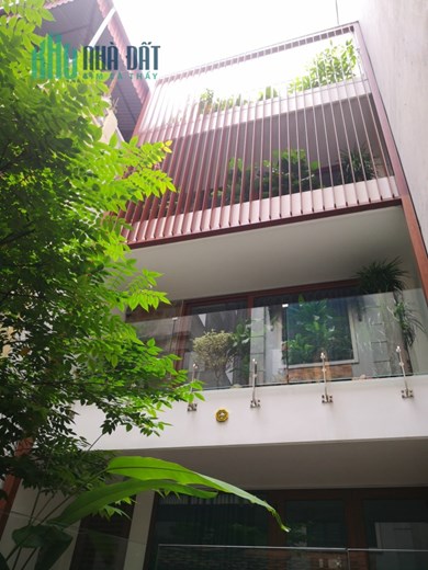 Bán nhà riêng ngõ 82 phố Yên Lãng dt 70 m2 x 4,5 t có sân cổng thoáng sau giá 10,8 tỷ.