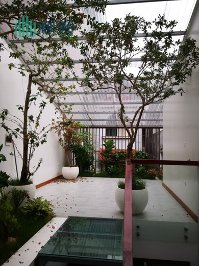 Bán nhà riêng ngõ 82 phố Yên Lãng dt 70 m2 x 4,5 t có sân cổng thoáng sau giá 10,8 tỷ.