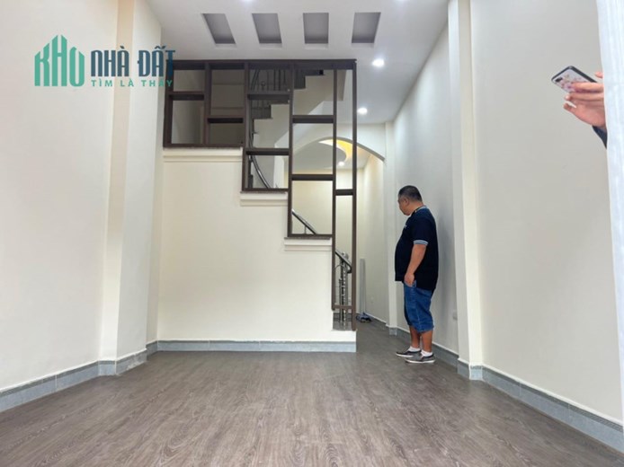 Nhà 40 m2, 3 tầng Thạch Bàn chỉ 3.8 tỷ