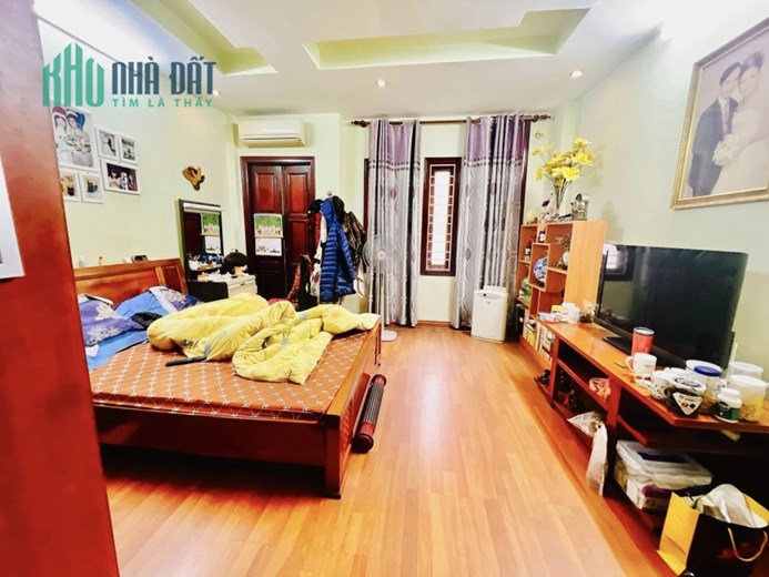 Hiếm Hiếm Bán Nhà 38m 5T Phố Trần Quốc Hoàn, Cầu giấy Ô tô, Kinh doanh 7,x tỷ
