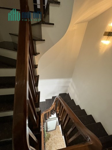 Bán nhà quận Thanh Xuân phố Chính Kinh 46m 5 tầng 7 phòng ngủ LÔ GÓC nhỉnh 5 tỷ lh 0975124520