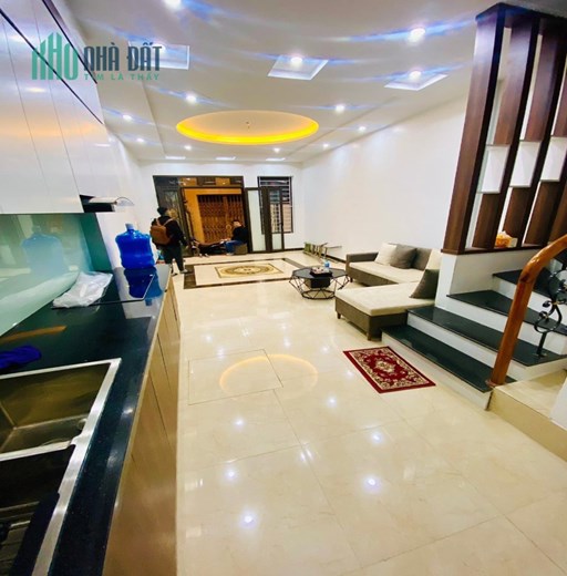 Chuyển nhượng nhà phố Hồng Mai 42m, 5 tầng, giá nhỉnh 4 tỷ, ngõ thông, cách phố hơn 20m