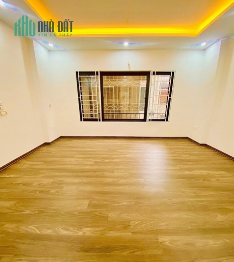 Chuyển nhượng nhà phố Hồng Mai 42m, 5 tầng, giá nhỉnh 4 tỷ, ngõ thông, cách phố hơn 20m