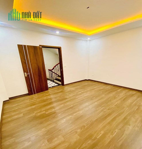 Chuyển nhượng nhà phố Hồng Mai 42m, 5 tầng, giá nhỉnh 4 tỷ, ngõ thông, cách phố hơn 20m