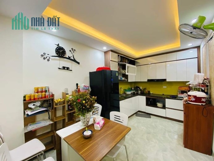 Bán nhà phố Chính Kinh 45mx4T ngõ nông gần ô tô hàng xóm Royal City nhà đẹp ở ngay nhỉnh 4 tỷ