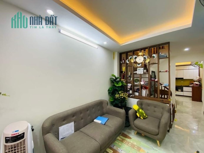 Bán nhà phố Chính Kinh 45mx4T ngõ nông gần ô tô hàng xóm Royal City nhà đẹp ở ngay nhỉnh 4 tỷ