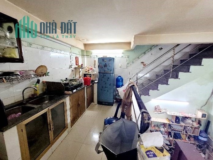 Nhà hẻm xe hơi, Đường Huỳnh Thiện Lộc,3 lầu,2 PN,2WC, giá 2.95  tỷ