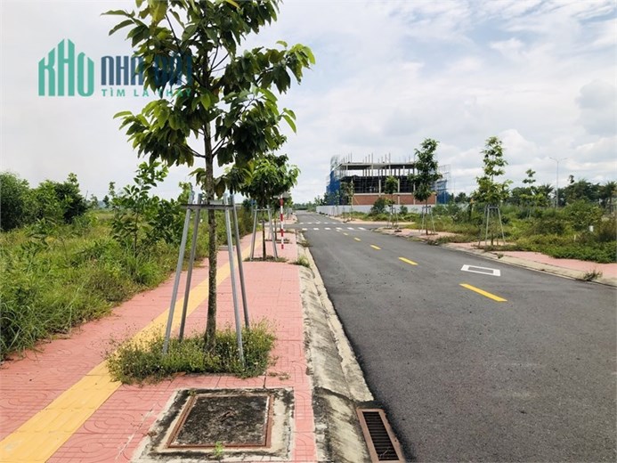 Cần tiền bán lỗ lô đất thổ cư 100m2 mặt tiền 25C gần KCN Nhơn Trạch giá 9tr/m2