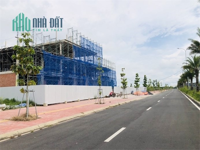 Cần tiền bán lỗ lô đất thổ cư 100m2 mặt tiền 25C gần KCN Nhơn Trạch giá 9tr/m2