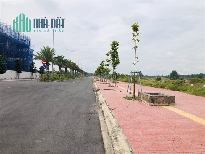 Cần tiền bán lỗ lô đất thổ cư 100m2 mặt tiền 25C gần KCN Nhơn Trạch giá 9tr/m2