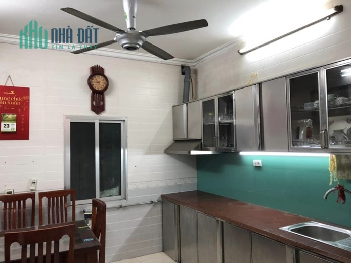 Hoàng Quốc Việt, vỉa hè ô tô tránh, phân lô, 40m2 giá chỉ hơn 6 tỷ, 0866585090