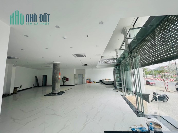 Bán tòa nhà văn phòng 8 tầng mặt phố Hồ Tùng Mậu, 2 Thang máy, 300m2, MT 20m, 125 tỷ