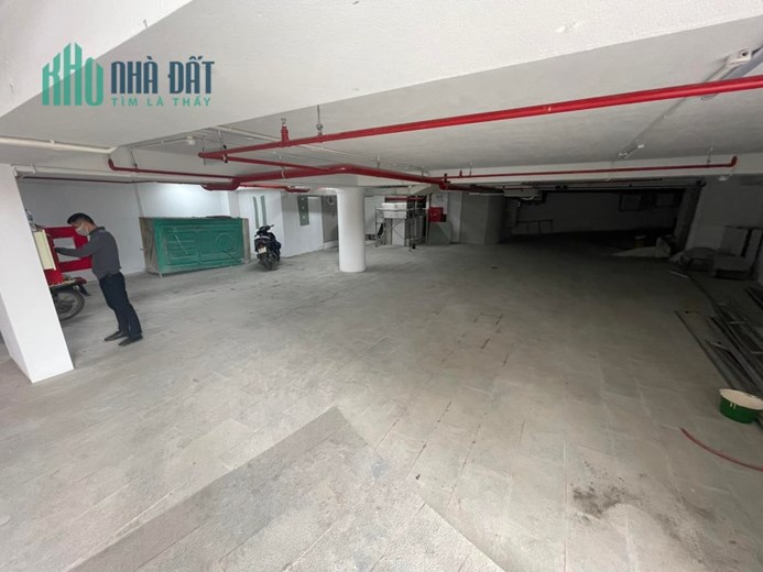 Bán tòa nhà văn phòng 8 tầng mặt phố Hồ Tùng Mậu, 2 Thang máy, 300m2, MT 20m, 125 tỷ