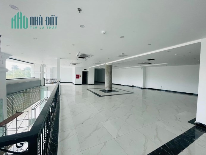 Bán tòa nhà văn phòng 8 tầng mặt phố Hồ Tùng Mậu, 2 Thang máy, 300m2, MT 20m, 125 tỷ