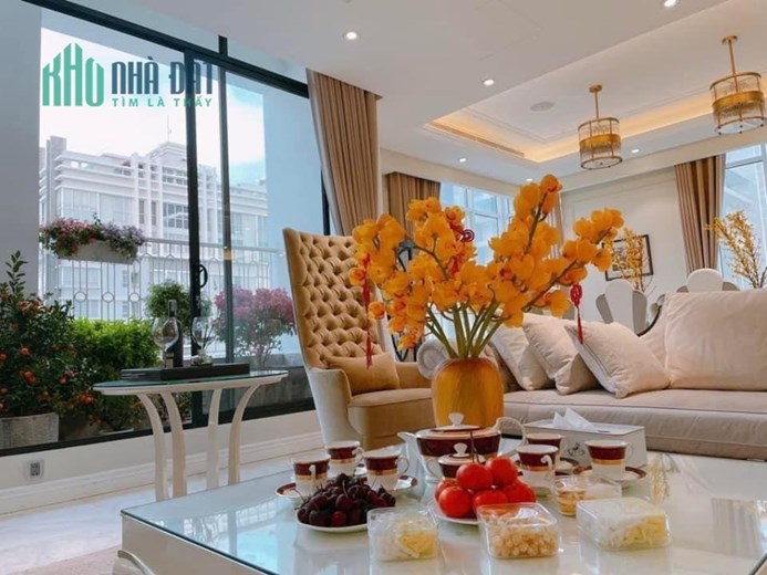 căn Biệt Thự sân vườn,3 tầng, trung tâm Quận 7, góc 2 mặt tiền, 200m2, trên 30 tỷ