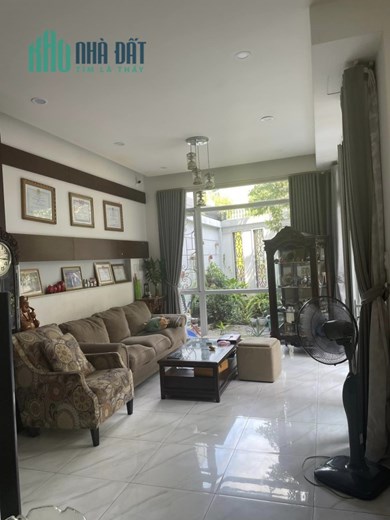 căn Biệt Thự sân vườn,3 tầng, trung tâm Quận 7, góc 2 mặt tiền, 200m2, trên 30 tỷ