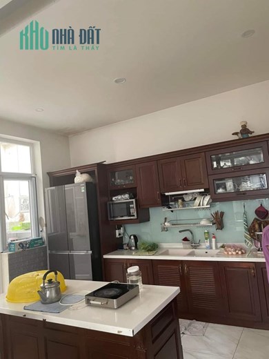 HIẾM- Bán biệt thự sân vườn diện tích khủng 18x30 trung tâm Q8
