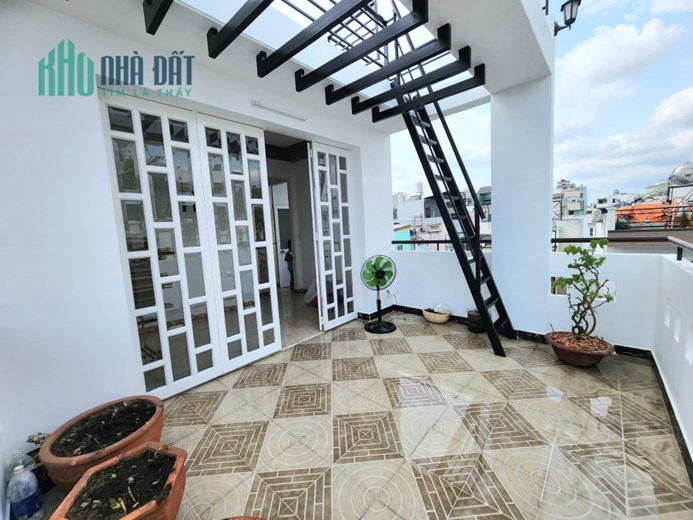 Bán nhà 2 tầng, mặt tiền ngang 10 m, Dương Đình Hội, Phước Long B, Quận 9_ 200 m2
