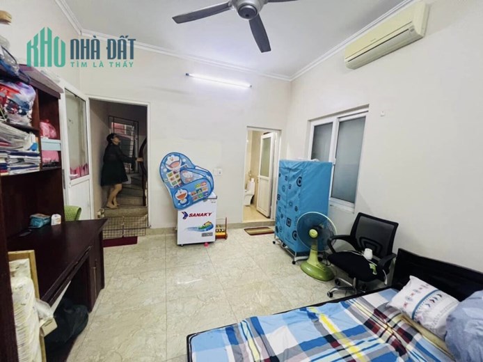 Đội Cấn 28m 5 tầng , chủ để lại toàn bộ nội thất xịn , giá 2.6 tỷ có thương lượng
