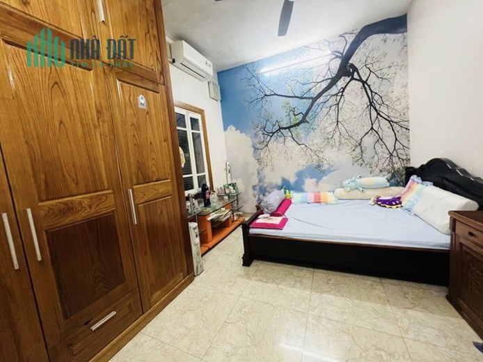 Đội Cấn 28m 5 tầng , chủ để lại toàn bộ nội thất xịn , giá 2.6 tỷ có thương lượng