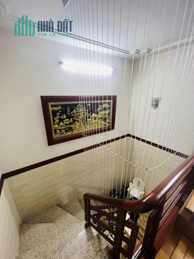 Đội Cấn 28m 5 tầng , chủ để lại toàn bộ nội thất xịn , giá 2.6 tỷ có thương lượng