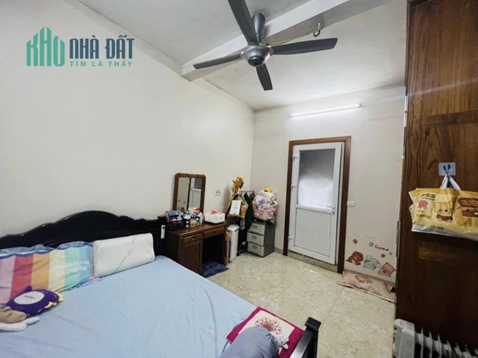 Đội Cấn 28m 5 tầng , chủ để lại toàn bộ nội thất xịn , giá 2.6 tỷ có thương lượng