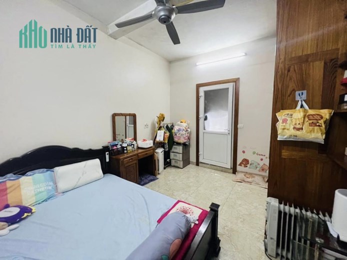 Đội Cấn 28m 5 tầng , chủ để lại toàn bộ nội thất xịn , giá 2.6 tỷ có thương lượng