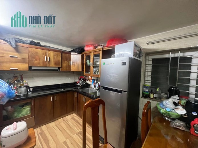 Đội Cấn 28m 5 tầng , chủ để lại toàn bộ nội thất xịn , giá 2.6 tỷ có thương lượng