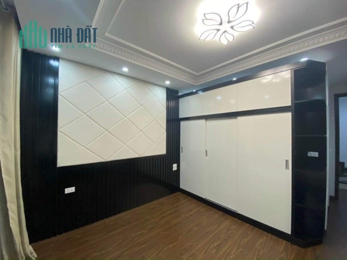 Bán Nhà P Bồ Đề, full nội thất xịn xò, ngõ ô tô thông, DT 38m2 x 5T, MT 4.2m, nhỉnh 5 tỷ.