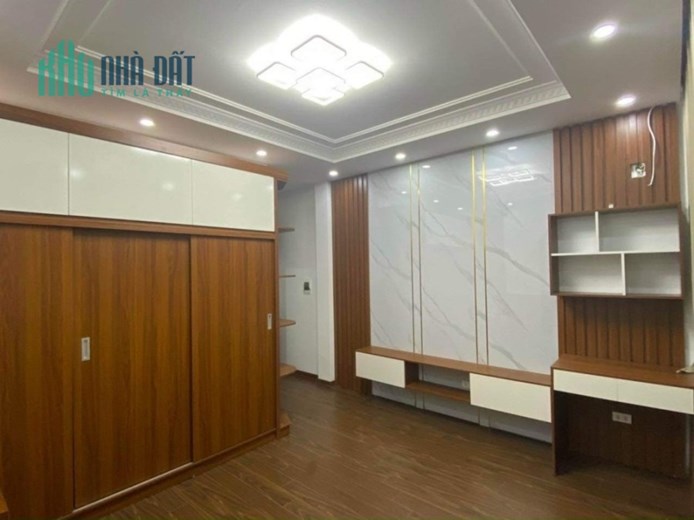 Bán Nhà P Bồ Đề, full nội thất xịn xò, ngõ ô tô thông, DT 38m2 x 5T, MT 4.2m, nhỉnh 5 tỷ.