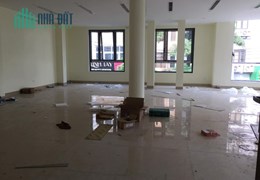 Cho thuê nhà mặt phố Phạm Văn Đồng 100m2, 20 triệu/ tháng.